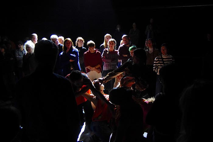 CocoonDance-CHORA-EinTanzHaus-Mannheim-©Arthur-Bauer_23kl